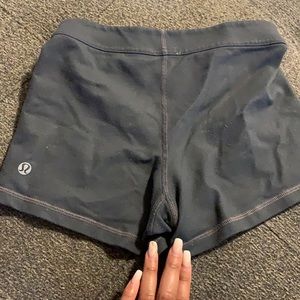 Size 0 lululemon shorts